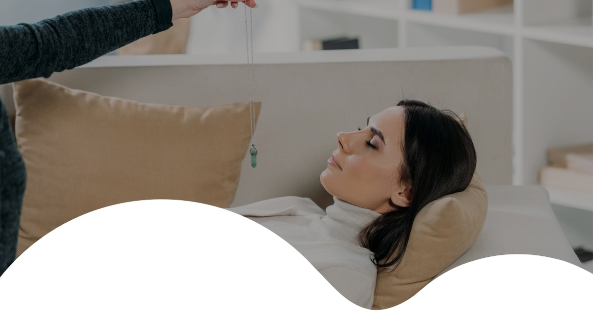 Systemische Hypnose Coach Ausbildung – Präsenz- und Hybridformate mit TÜV-Zertifizierung